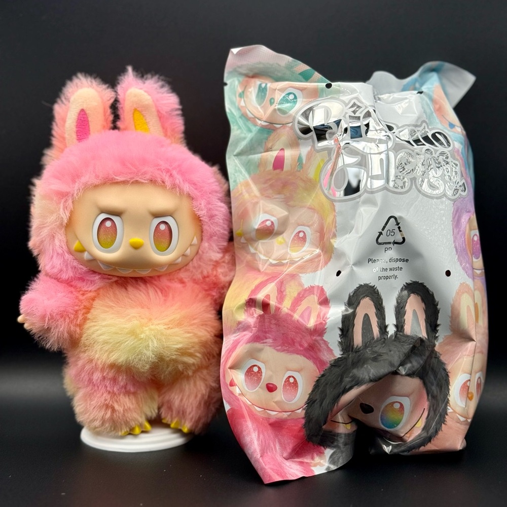 [AUTHENTIC] Popmart THE MONSTERS Labubu Big into Energy Series-LOYALTY - Picture 3 of 7